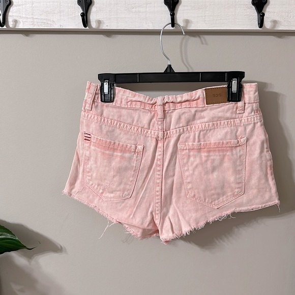 Distressed BDG Shorts - Picture 5 of 6